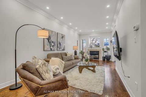 Photo 6 at 25 Kingsbridge Circle, Beverley Glen, Vaughan