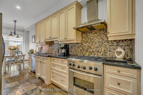 Photo 7 at 25 Kingsbridge Circle, Beverley Glen, Vaughan