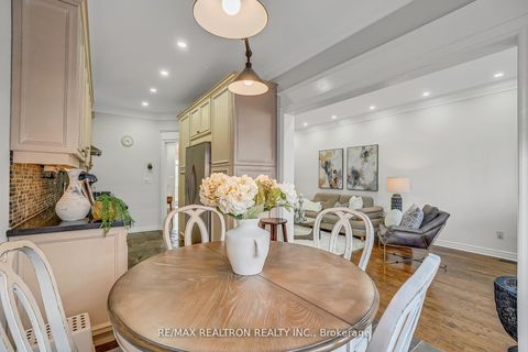 Photo 10 at 25 Kingsbridge Circle, Beverley Glen, Vaughan