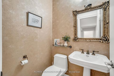 Photo 11 at 25 Kingsbridge Circle, Beverley Glen, Vaughan