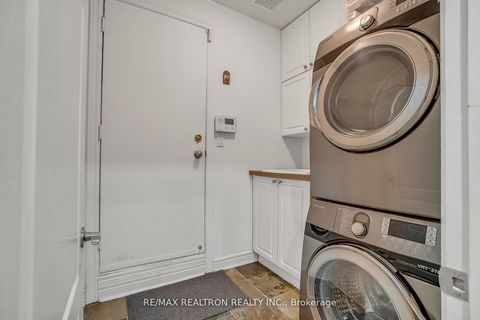 Photo 12 at 25 Kingsbridge Circle, Beverley Glen, Vaughan