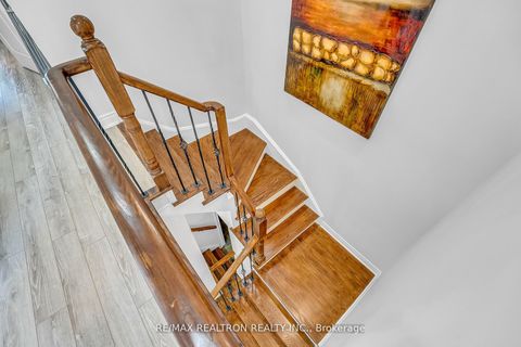 Photo 13 at 25 Kingsbridge Circle, Beverley Glen, Vaughan