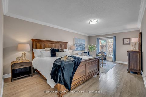 Photo 14 at 25 Kingsbridge Circle, Beverley Glen, Vaughan