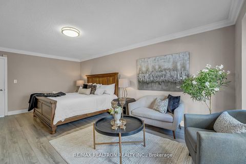 Photo 15 at 25 Kingsbridge Circle, Beverley Glen, Vaughan