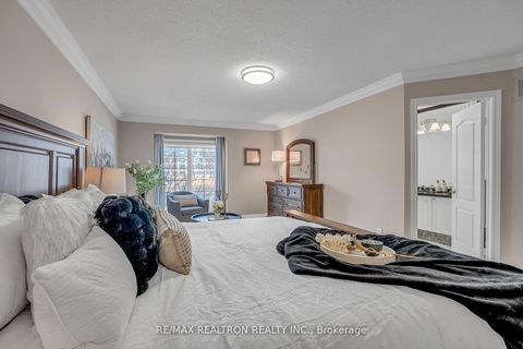 Photo 16 at 25 Kingsbridge Circle, Beverley Glen, Vaughan