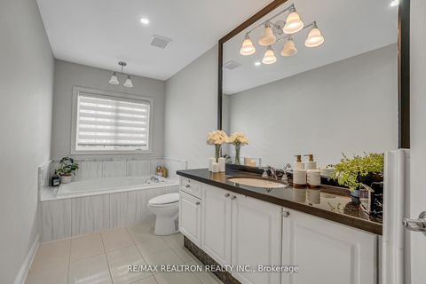 Photo 18 at 25 Kingsbridge Circle, Beverley Glen, Vaughan