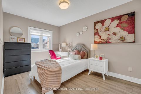 Photo 22 at 25 Kingsbridge Circle, Beverley Glen, Vaughan