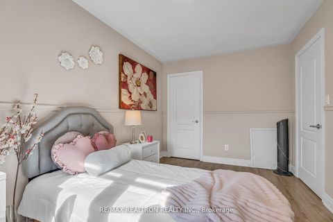 Photo 23 at 25 Kingsbridge Circle, Beverley Glen, Vaughan