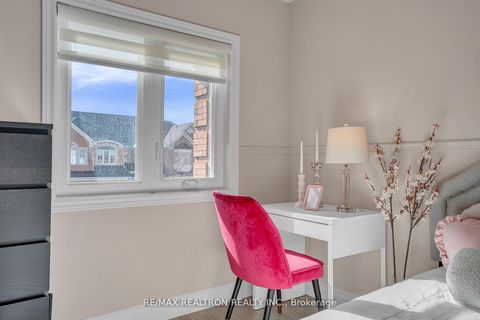 Photo 24 at 25 Kingsbridge Circle, Beverley Glen, Vaughan