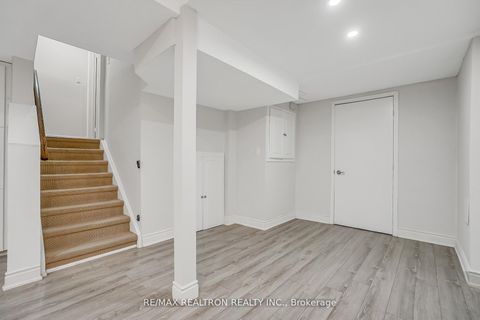 Photo 26 at 25 Kingsbridge Circle, Beverley Glen, Vaughan