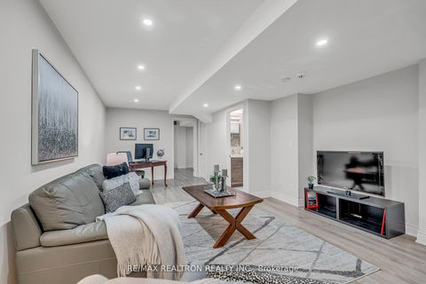 Photo 28 at 25 Kingsbridge Circle, Beverley Glen, Vaughan