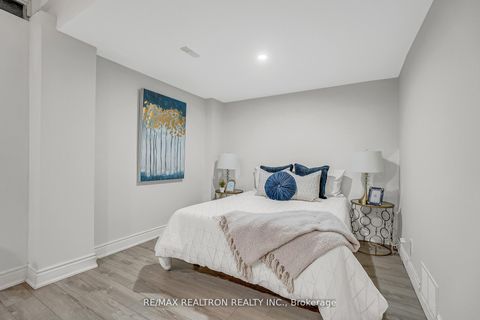 Photo 30 at 25 Kingsbridge Circle, Beverley Glen, Vaughan