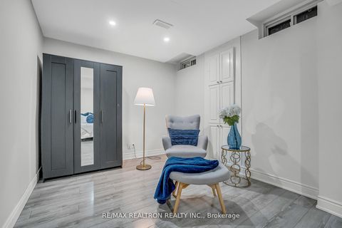 Photo 31 at 25 Kingsbridge Circle, Beverley Glen, Vaughan