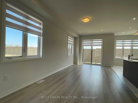 Photo 4 at 70 Tipp Drive, Rural Richmond Hill, Richmond Hill