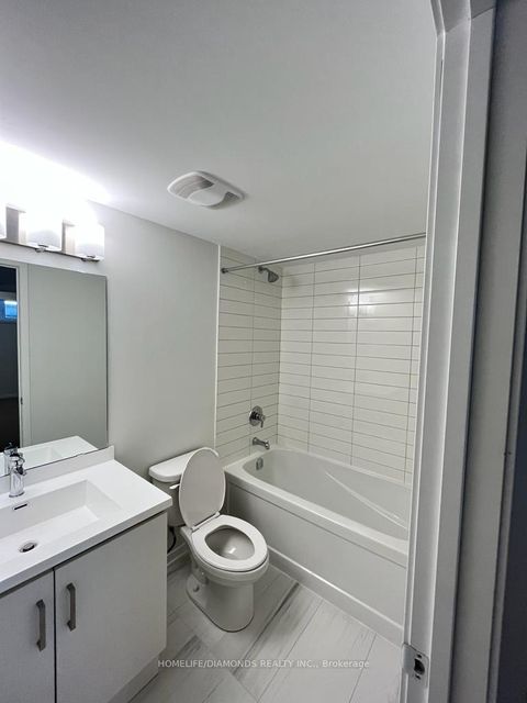 Photo 7 at 68 - 31 HONEYCRISP Crescent E, Vaughan Corporate Centre, Vaughan