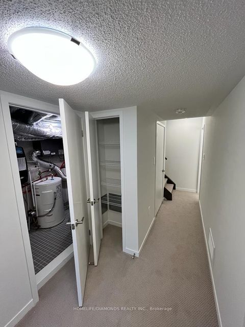 Photo 8 at 68 - 31 HONEYCRISP Crescent E, Vaughan Corporate Centre, Vaughan