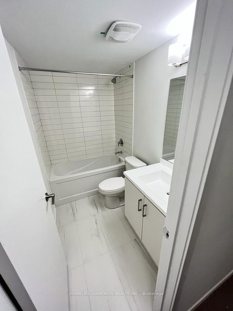 Photo 9 at 68 - 31 HONEYCRISP Crescent E, Vaughan Corporate Centre, Vaughan