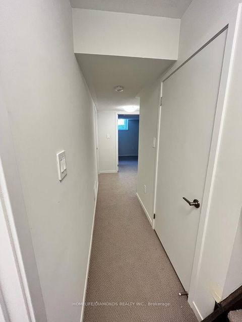 Photo 10 at 68 - 31 HONEYCRISP Crescent E, Vaughan Corporate Centre, Vaughan