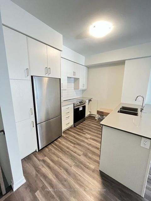 Photo 16 at 68 - 31 HONEYCRISP Crescent E, Vaughan Corporate Centre, Vaughan