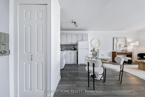 Photo 5 at 908 - 40 Homewood Avenue, South St. James Town, Toronto