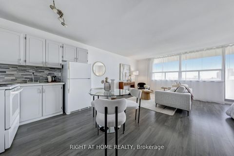 Photo 7 at 908 - 40 Homewood Avenue, South St. James Town, Toronto