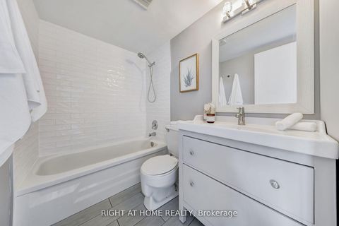 Photo 9 at 908 - 40 Homewood Avenue, South St. James Town, Toronto