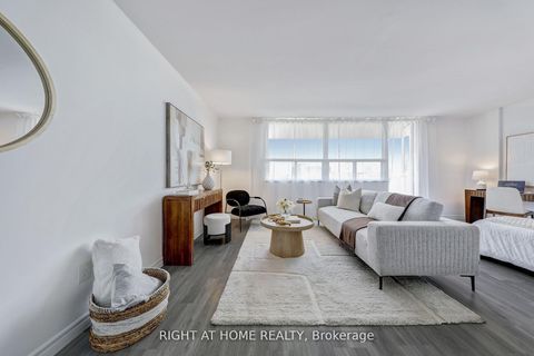 Photo 10 at 908 - 40 Homewood Avenue, South St. James Town, Toronto