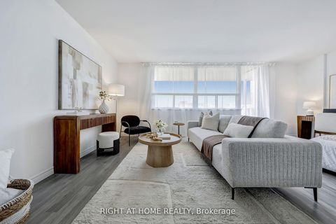 Photo 11 at 908 - 40 Homewood Avenue, South St. James Town, Toronto