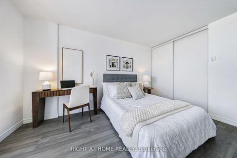 Photo 13 at 908 - 40 Homewood Avenue, South St. James Town, Toronto