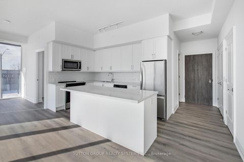 Photo 4 at 204 - 10 Gatineau Drive, Beverley Glen, Vaughan