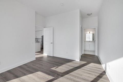 Photo 10 at 204 - 10 Gatineau Drive, Beverley Glen, Vaughan
