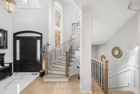 Photo 4 at 37 RAVINE EDGE Drive, Jefferson, Richmond Hill