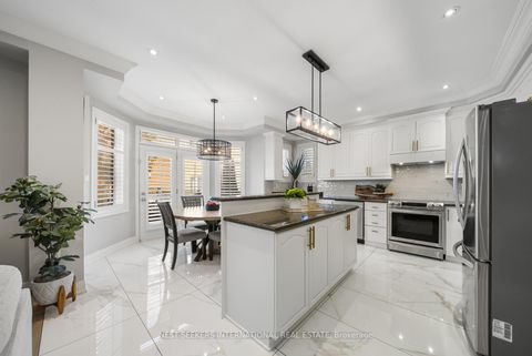 Photo 11 at 37 RAVINE EDGE Drive, Jefferson, Richmond Hill