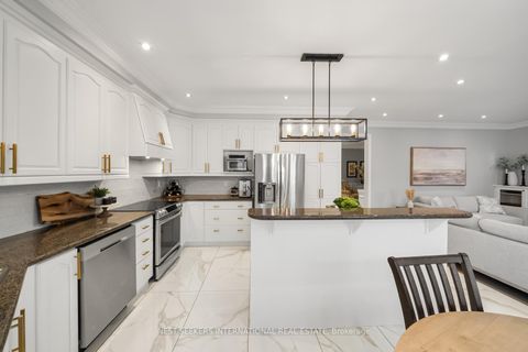 Photo 13 at 37 RAVINE EDGE Drive, Jefferson, Richmond Hill