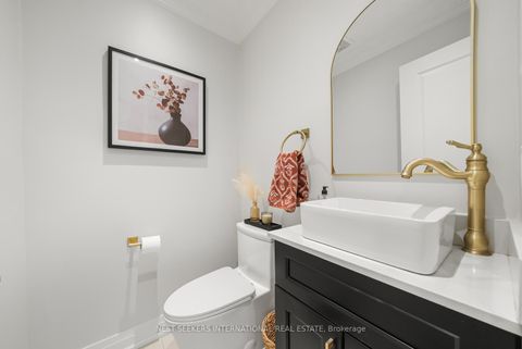 Photo 17 at 37 RAVINE EDGE Drive, Jefferson, Richmond Hill