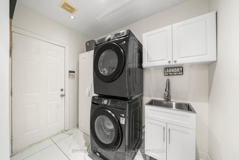 Photo 18 at 37 RAVINE EDGE Drive, Jefferson, Richmond Hill