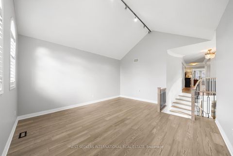 Photo 20 at 37 RAVINE EDGE Drive, Jefferson, Richmond Hill