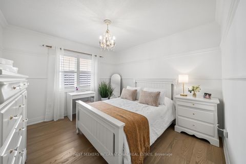 Photo 30 at 37 RAVINE EDGE Drive, Jefferson, Richmond Hill