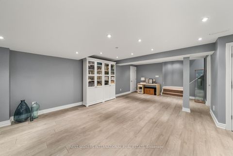 Photo 33 at 37 RAVINE EDGE Drive, Jefferson, Richmond Hill