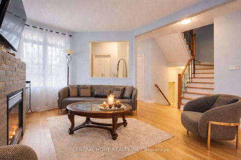 Photo 3 at 401 Cranston Park Avenue, Maple, Vaughan