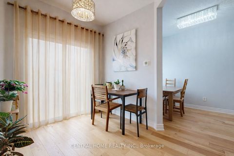 Photo 5 at 401 Cranston Park Avenue, Maple, Vaughan