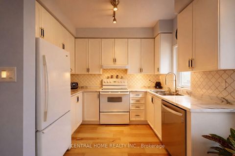 Photo 6 at 401 Cranston Park Avenue, Maple, Vaughan