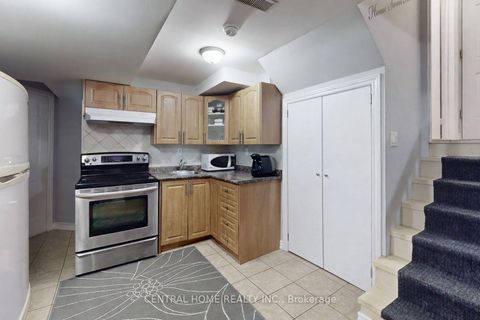 Photo 18 at 401 Cranston Park Avenue, Maple, Vaughan