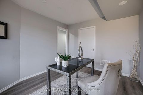 Photo 4 at 18 Jerome Way, Bowmanville, Clarington