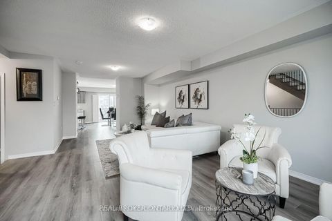 Photo 8 at 18 Jerome Way, Bowmanville, Clarington