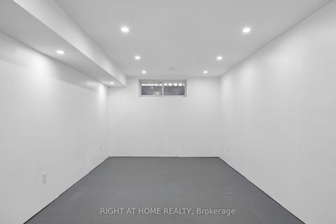 Photo 20 at 46 Tidefall Drive, L'Amoreaux, Toronto