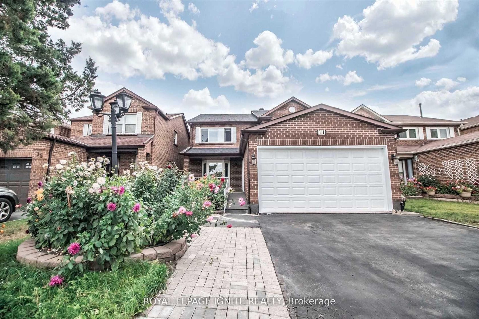 11 Carisbrooke Square, Malvern, Toronto photo 3