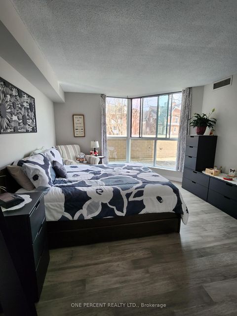 Photo 15 at 311 - 150 Dunlop Street E, City Centre, Barrie