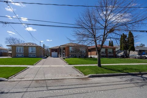 Photo 2 at 87 Marcos Boulevard, Bendale, Toronto