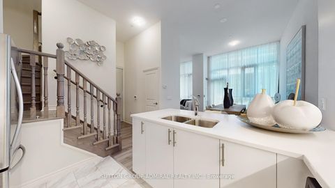 Photo 10 at Th 101 - 39 Annie Craig Drive, Mimico, Toronto